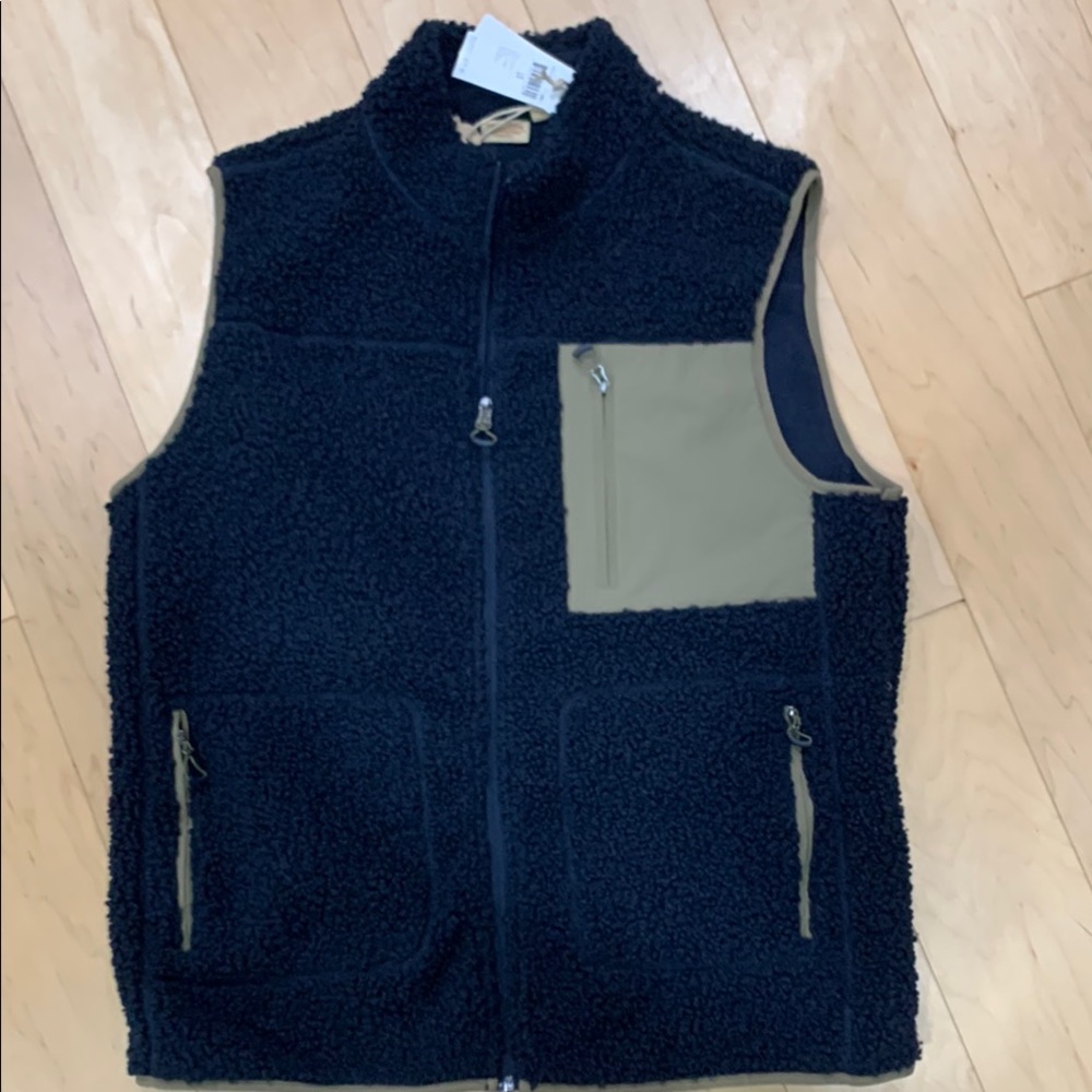 Telluride men size L Vest Navy and Tan